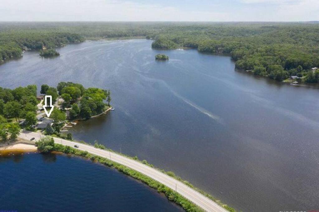 Pet-Friendly Cabin With Dock, Firepit, Bbq Newaygo Exterior photo
